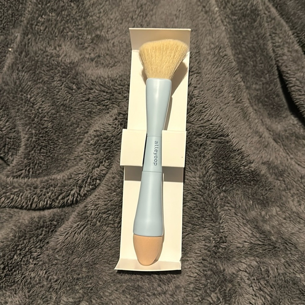Alleyoop multi-tasker 4-in1 makeup brush